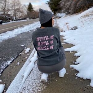 Fine ass Girls Crew neck sweatshirt size‎ small gray pink